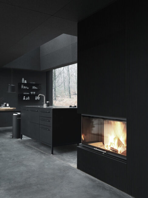 w554_Vipp701-Shelter-Fireplace-Living01-Low